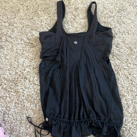 Lululemon flowy workout top with built in bra and elastic waistband - Picture 2 of 3